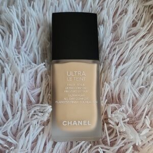 CHANEL Ultra Le Teint Foundation — BD21